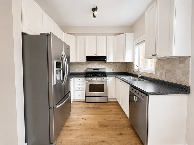 204 Springstead Ave — Photo 8