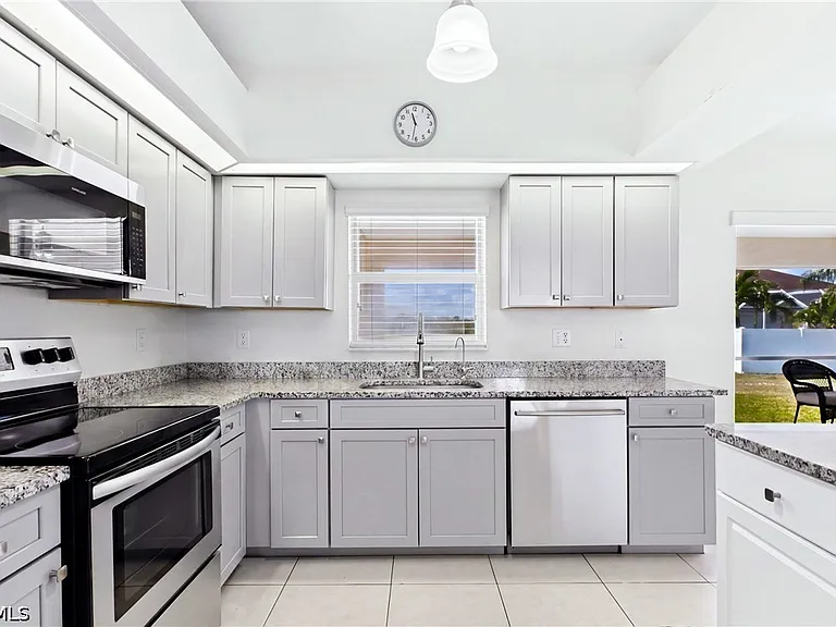 1728 NW 18th St — Photo 16