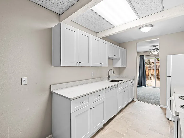 5261 Meade St — Photo 10
