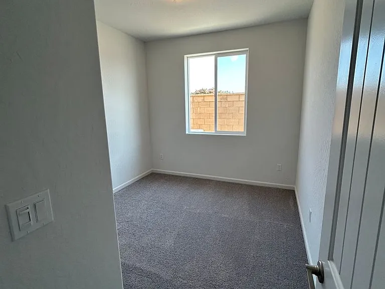 1021 W Payson Ave — Photo 7