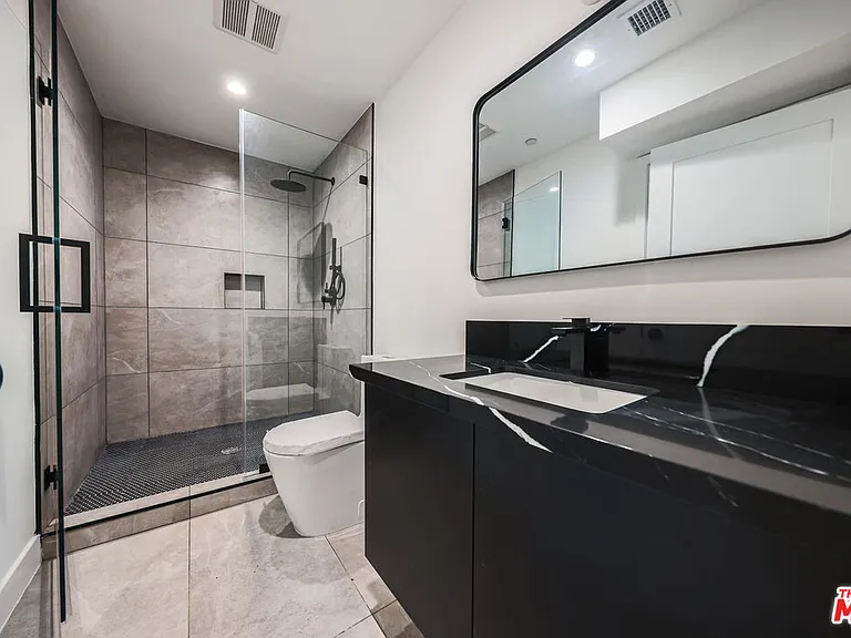 1525 S Carmelina Ave #1527 — Photo 12