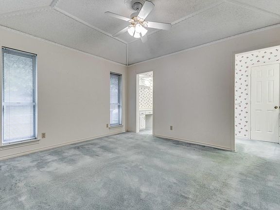 2nd image of 1912 Lake Crest Ln