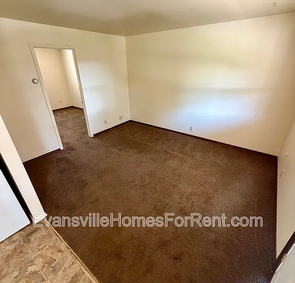408 S Bosse Ave — Photo 3