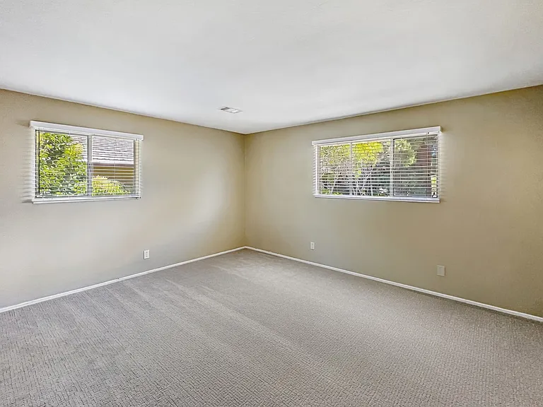 317 Poe St — Photo 18
