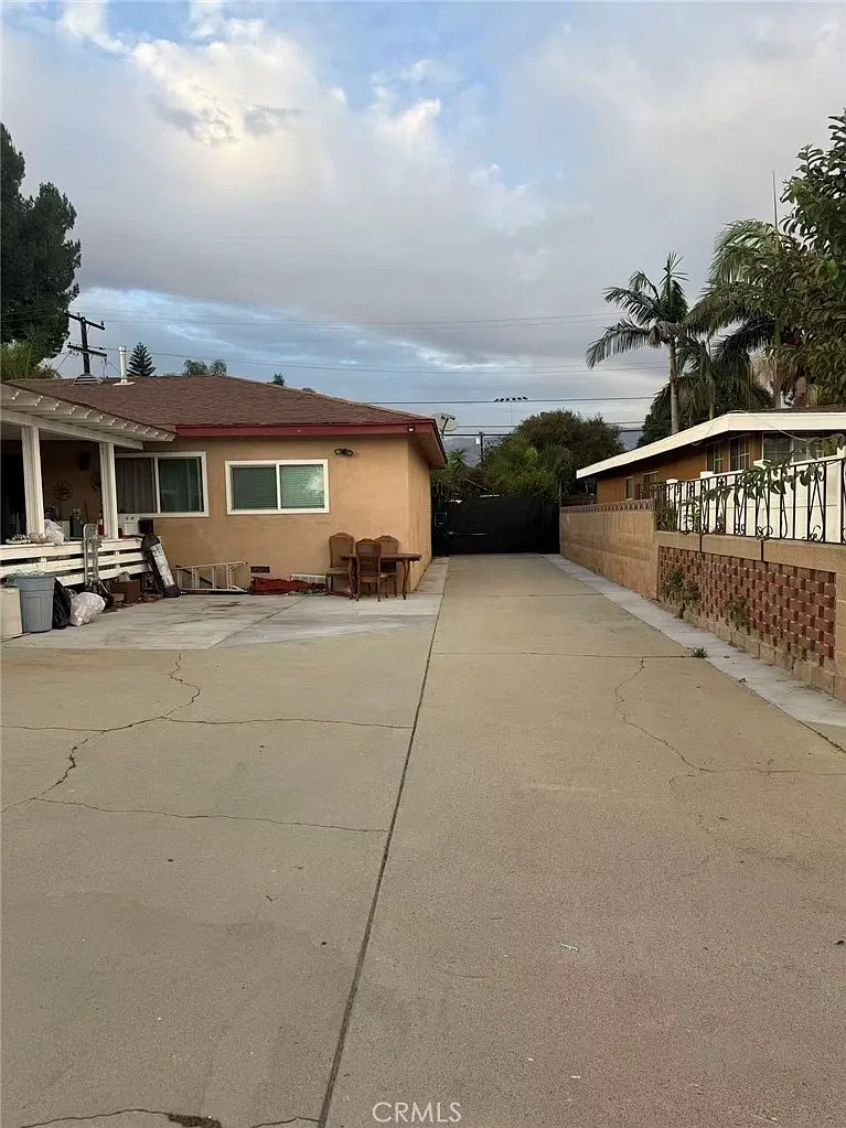 2 bed, 1906 sqft, $2,000 — Photo 1