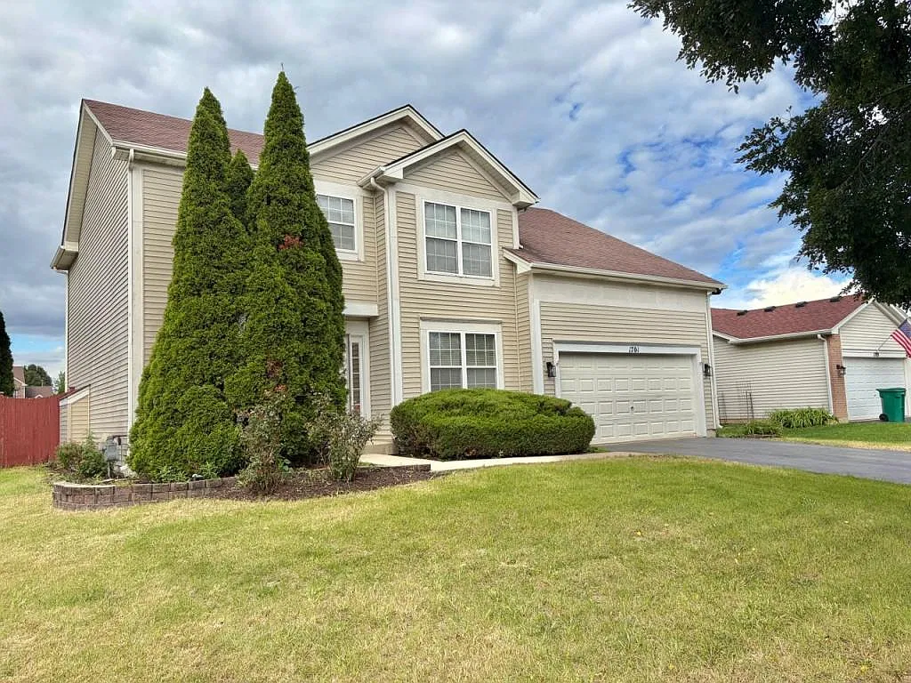 1701 Courtwright Dr — Photo 2