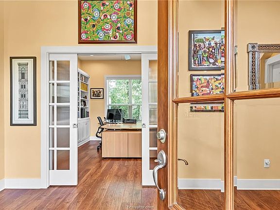 4th image of 2402 Crown Ct