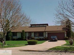 301 Creeping Brook Cir, Dewitt, MI 48820