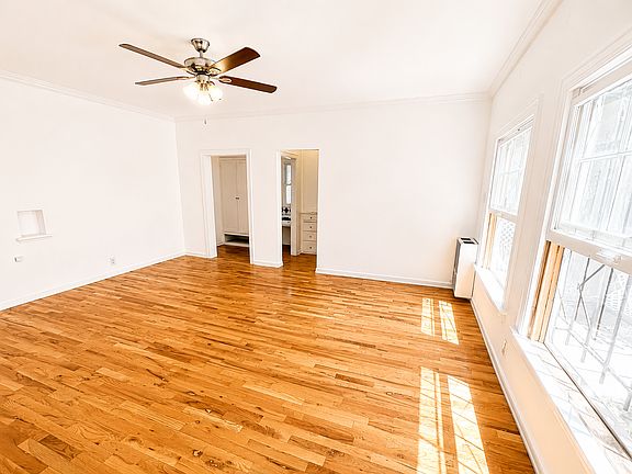 3rd image of 2028 N Beachwood Dr APT 103