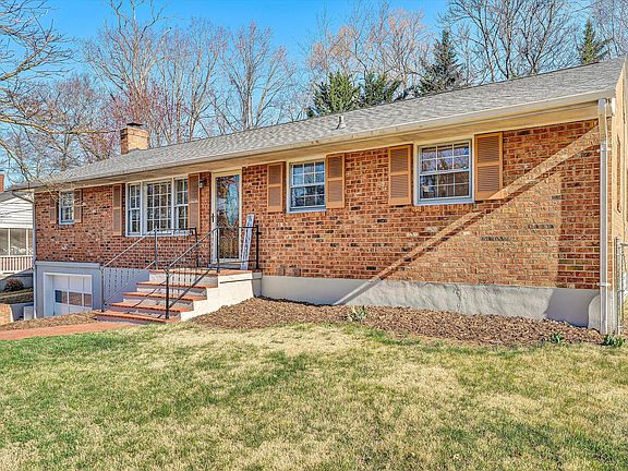 3rd image of 3424 Westmoreland Dr