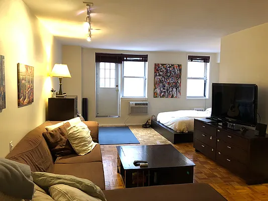 Rented by Cooper & Cooper Real Estate | media 8