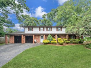 25 Amherst Rd, Ronkonkoma, NY 11779