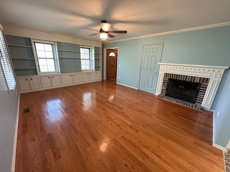 425 E Seneca St — Photo 10