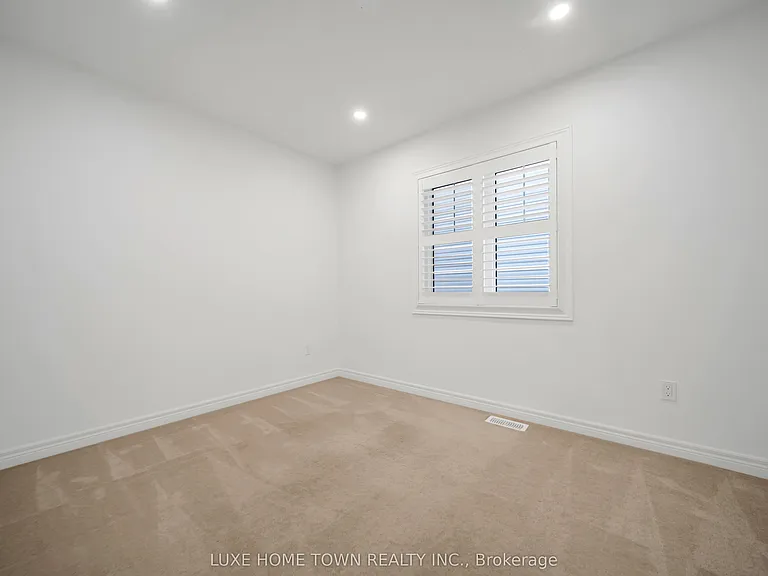 19 Findlay Way — Photo 24