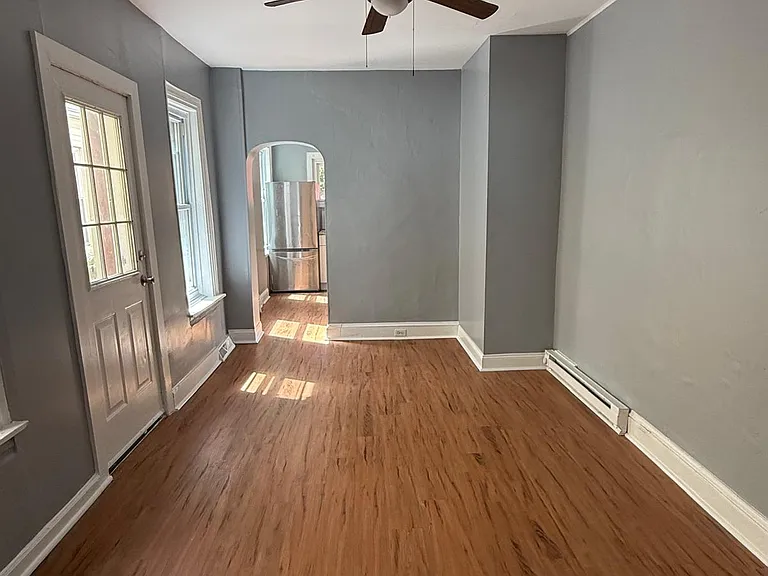1242 Muhlenberg St — Photo 3