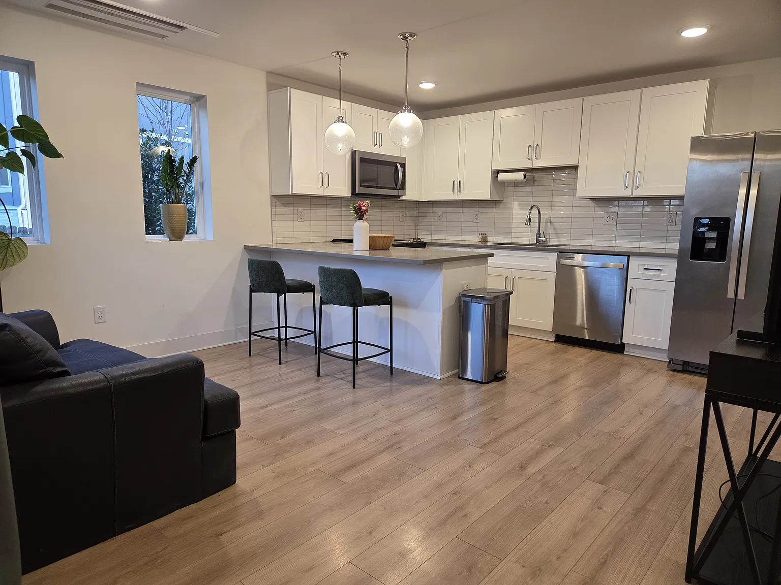 1 bed, 1.5 bath, 996 sqft, $1,600 — Photo 3