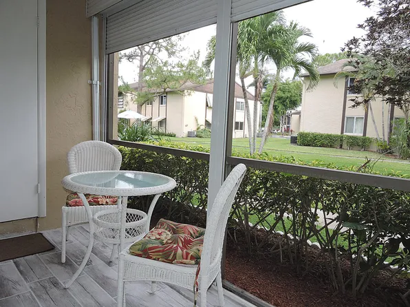 318 Pine Ridge Circle #B-1, Greenacres, FL 33463