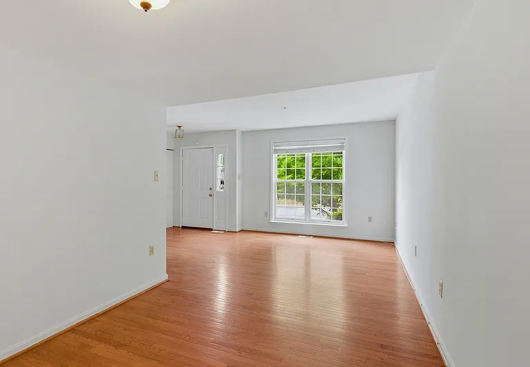 1033 Higgins Way #1 — Photo 3