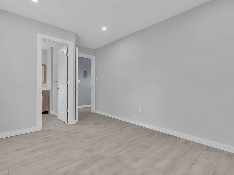 32 Northfield Ave — Photo 25
