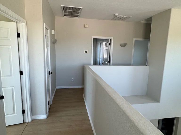 971 E Bellerive Pl — Photo 10