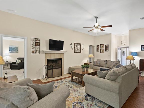 5th image of 725 Thompson Dr