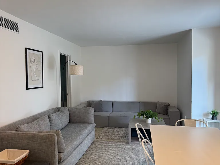 421 SW 9th St #1 — Photo 9