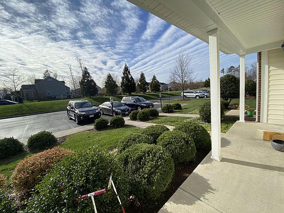 4th image of 407 Kingscote Ln