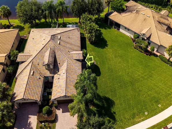 7591 Jacaranda Ln, Naples, FL 34114