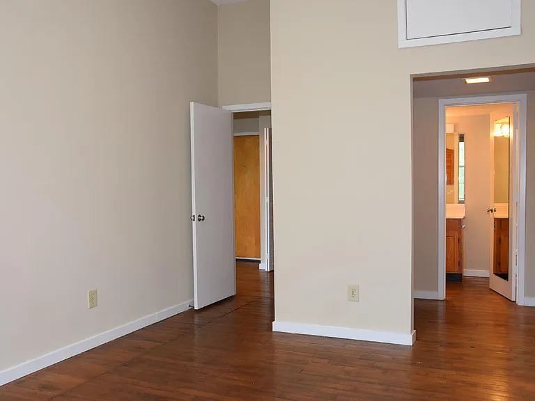 1500 River Mill Dr #305 — Photo 14