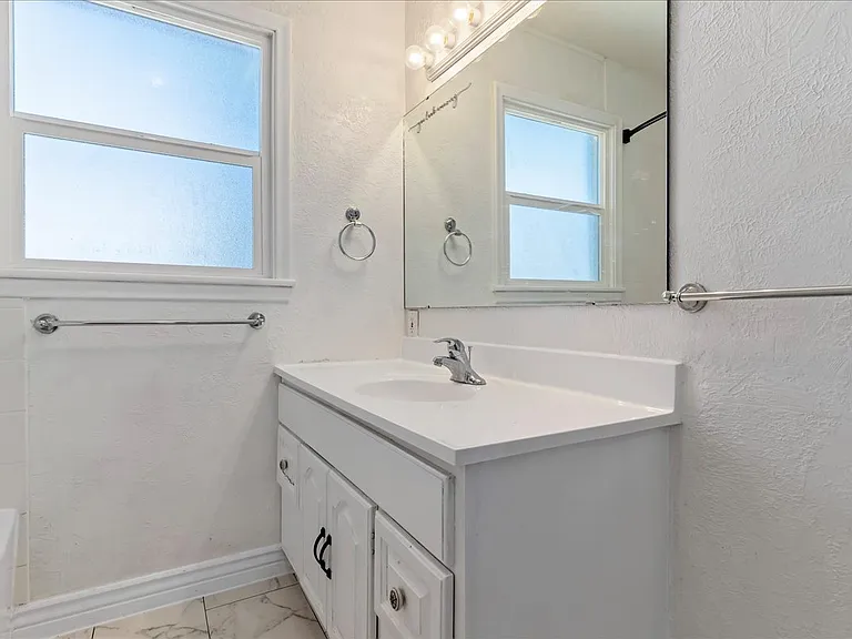 15 E Sylvia Dr — Photo 21