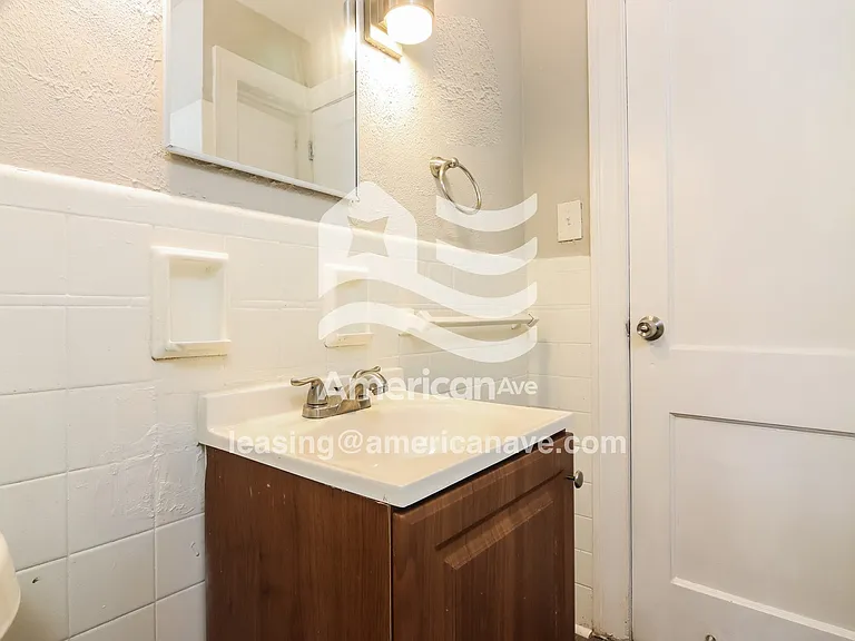1317710_008_main_bathroom_9.jpg