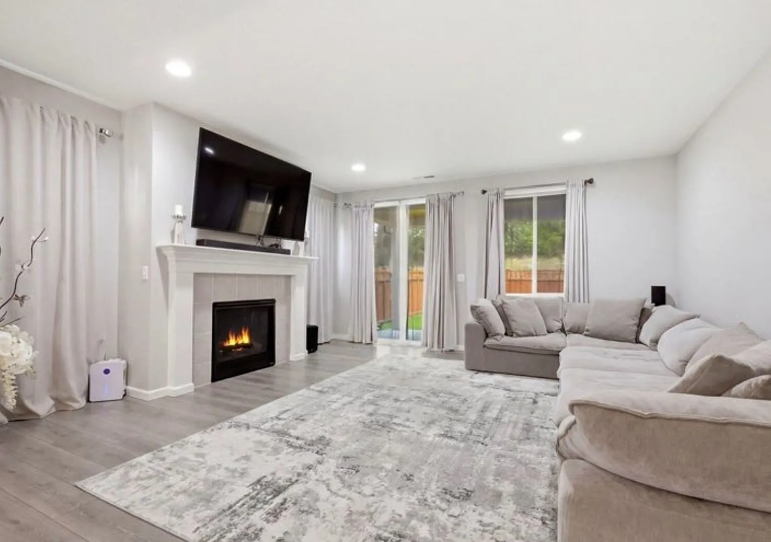 Beautiful Multigenerational Home on a Quiet Cul-de-Sac — Photo 3