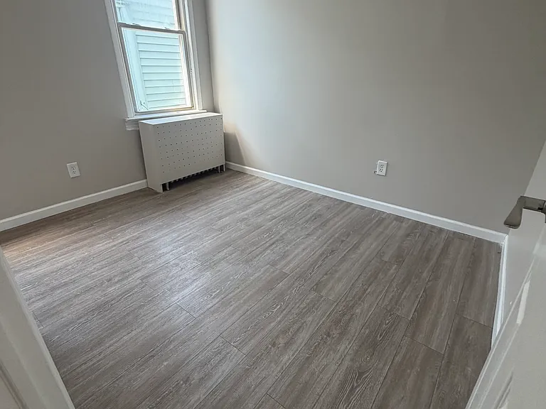 241 Duncan Ave #5C — Photo 10