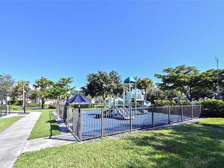 16152 Parque Ln — Photo 41