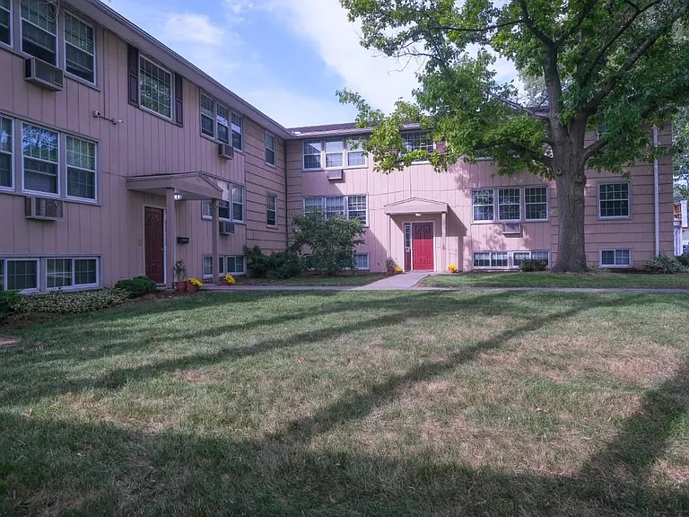105 N Willow St #8 — Photo 30