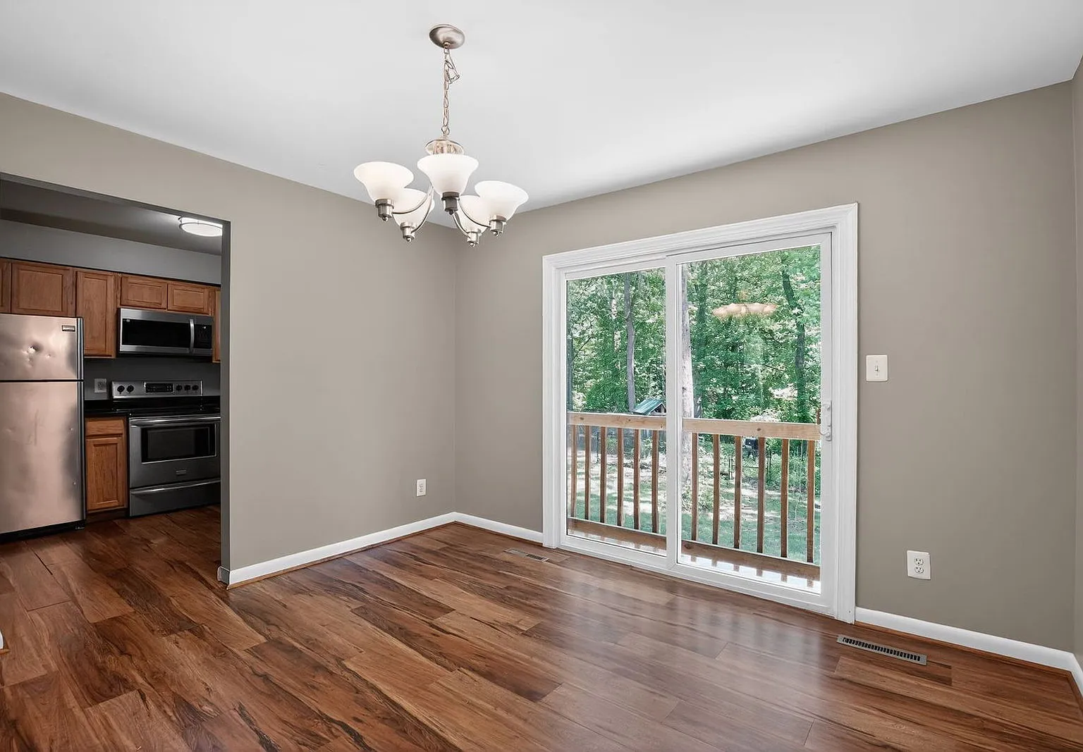 5 bed, 3.0 bath, 2073 sqft, $2,890 — Photo 2
