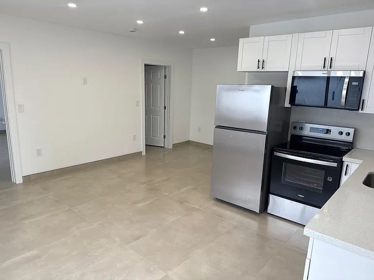 1235 Normandy Dr #2 — Photo 2