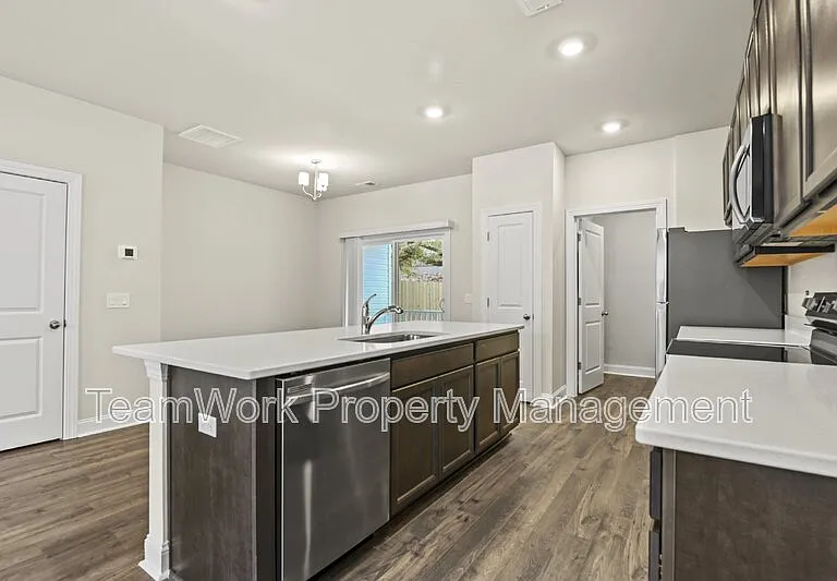 101 Langley Dr #D — Photo 8