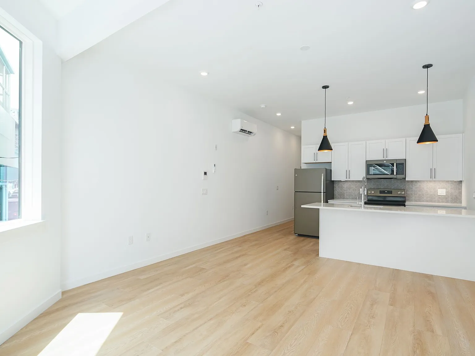 2814 Kensington Ave — Photo 3