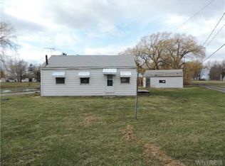 2137 Lake Rd, Ransomville, NY 14131