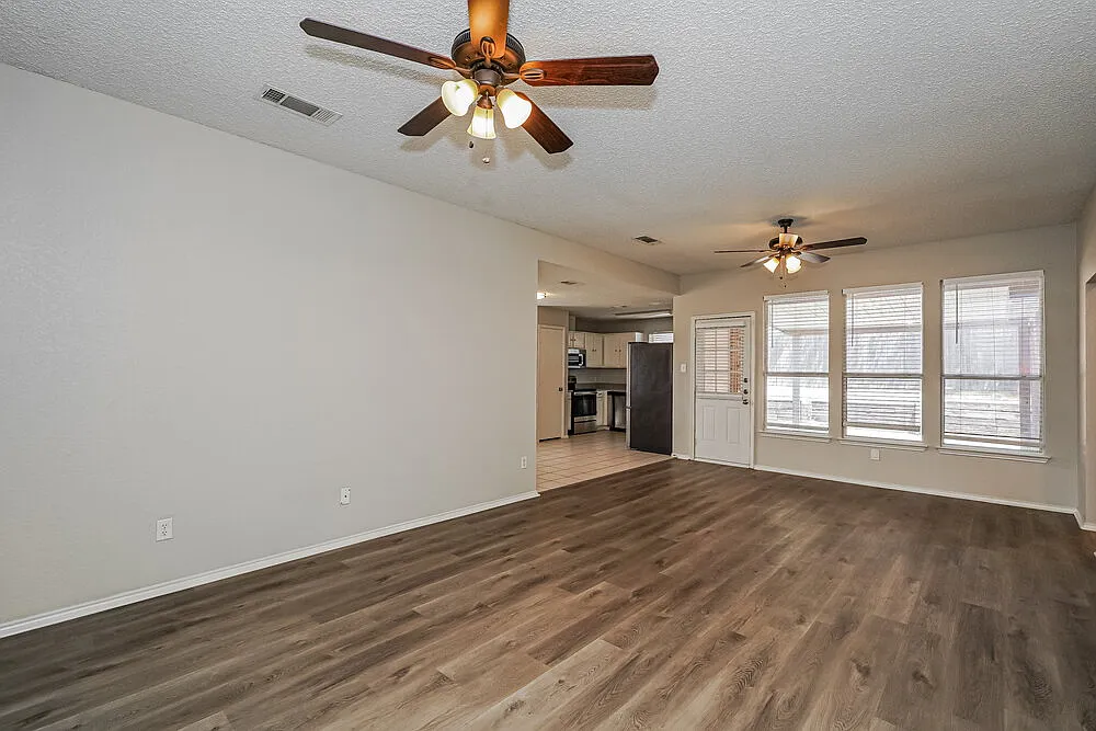 4 bed, 2.0 bath, 1623 sqft, $2,160 — Photo 4