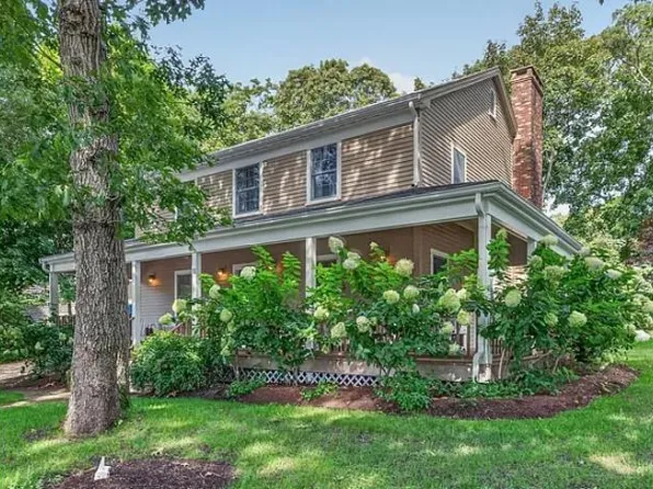 61 Canonicus Ave, Oak Bluffs, MA 02557
