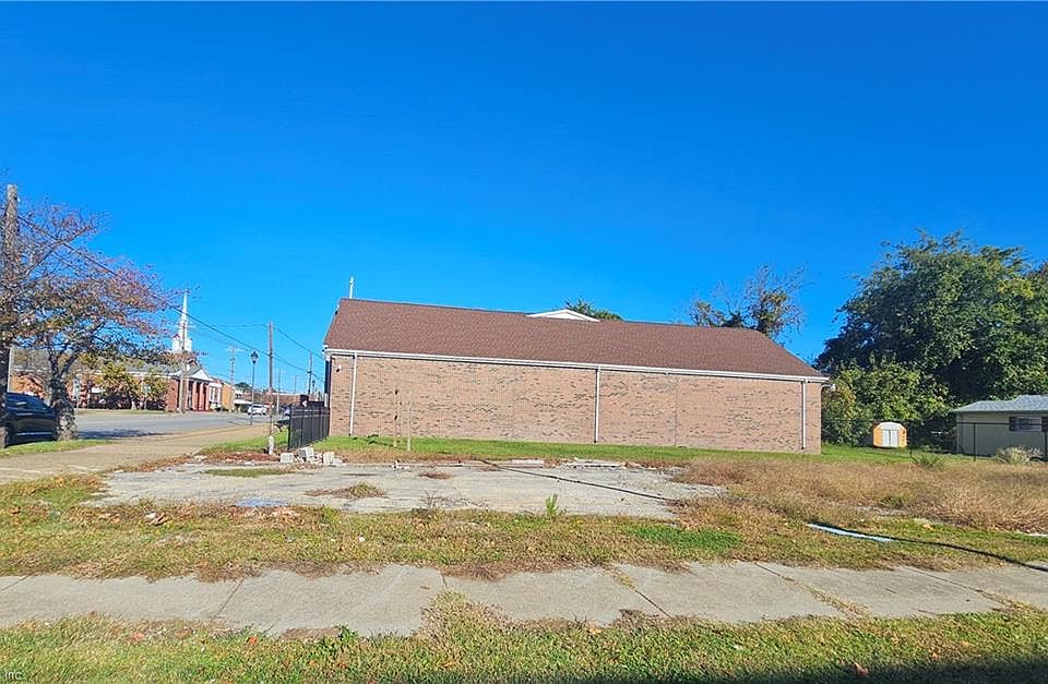 2nd image of 3200 Chestnut Ave