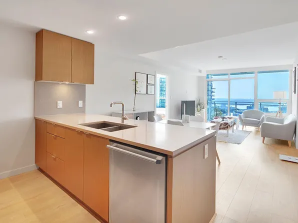 125 E 14th St #1403, North Vancouver, BC V7L 2N7