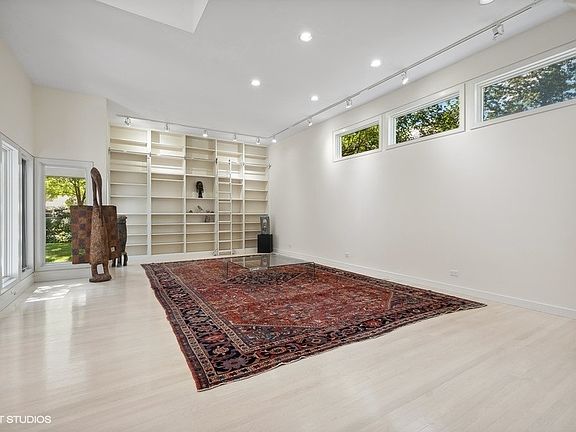 5th image of 3140 Wilmette Ave