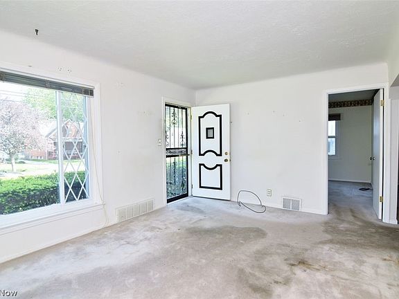 4th image of 25600 Zeman Ave