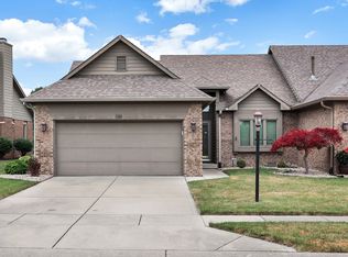 686 Cottage Ln, Greenwood, IN
