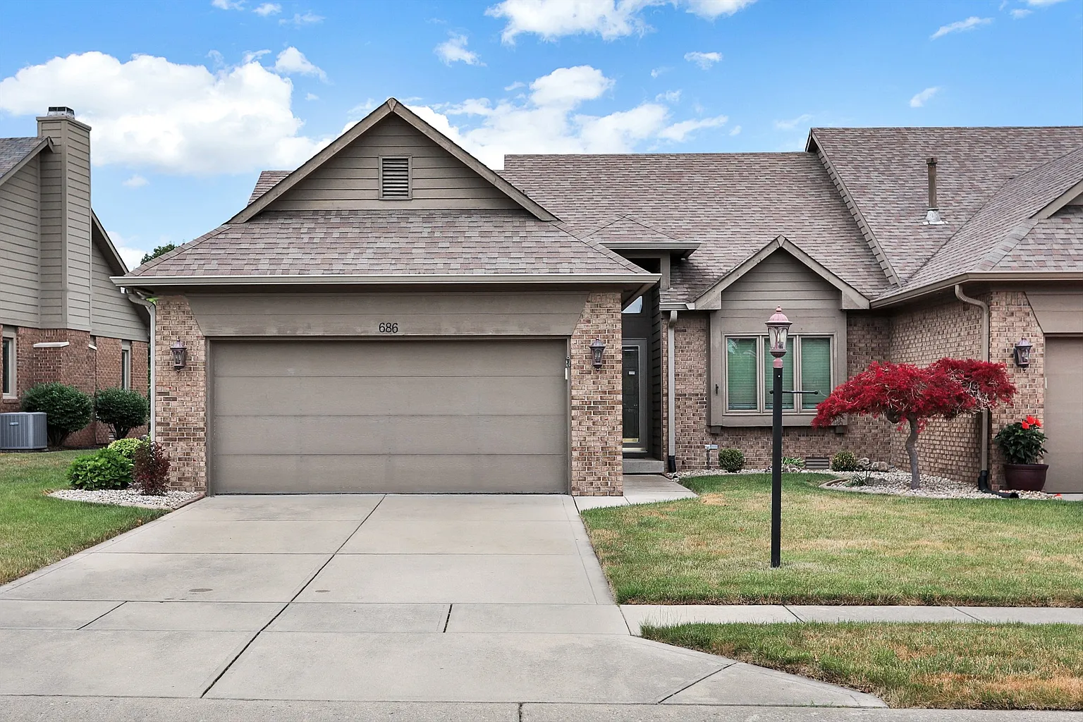 686 Cottage Ln photo 1