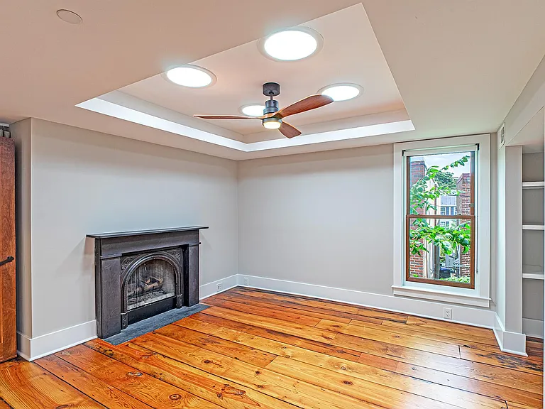 325 D St SE — Photo 44