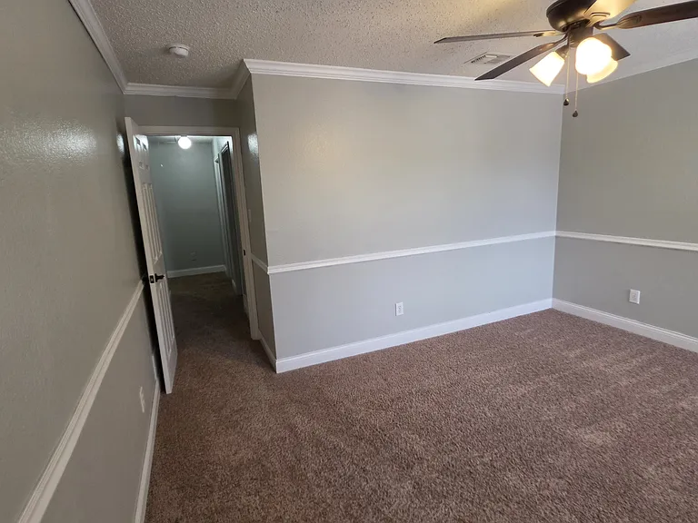 6511 White Oaks Ln — Photo 33